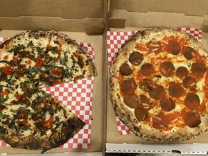 vegana pizza on top, bottom is byo with vegan pepperoni at Da Vinci in Bloomington