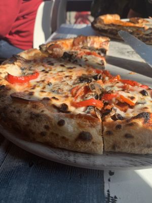 Vegan pizza with melty vegan cheeze, vegan pepperoni, mushroom and pepper! Amazing! 🤤  at Da Vinci in Bloomington