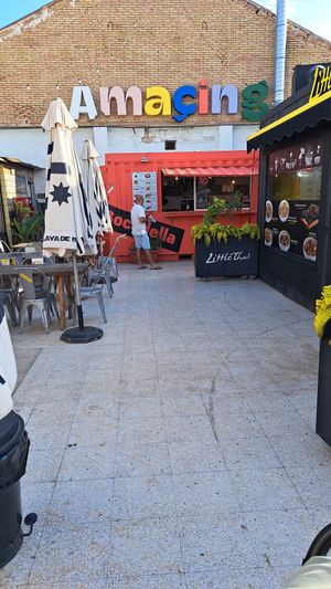 Vegan bietentartaartje en humus met dipstokjes te bestellen at La Fabrica de Hielo in Valencia