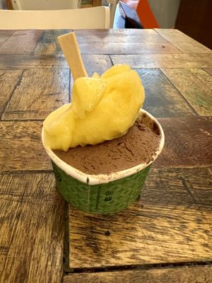 Chocolate and mango. Yum.  at Vero Gelato Pizza e Café in Rio De Janeiro