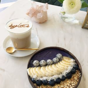 "Instagram set" - drink of choice and chakra (of choice) smoothie bowl - 2750¥ at Vegan Cafe By Love in Tokyo