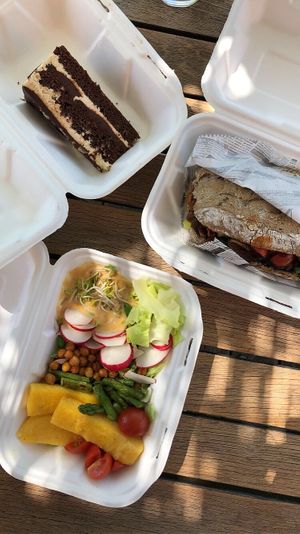 Antipasti Sandwich & Peanut chocolate Kuchen at VeggieTable in Landsberg Am Lech