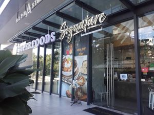 Outside at LJ Juiceria - Nadi Bangsar in Kuala Lumpur