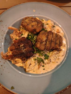 Rahmpfifferlinge mit Serviettenknödel.
Creamy chanterelles with dumplings. at Försters in Berlin