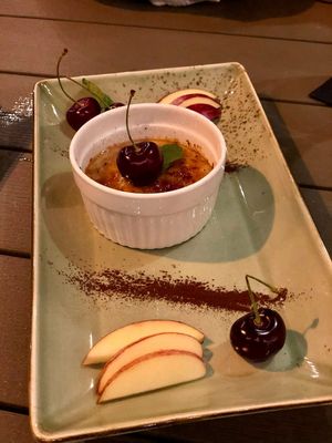 Crème Brûlée mit saisonalen Früchten. Crème Brûlée with seasonal fruits. at Försters in Berlin