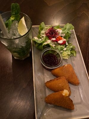 Starter: cheese wedges (so good) 
Drink: Virgin Mojito  at Försters in Berlin