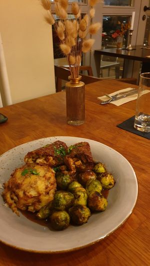 Kohlrouladen mit Kartoffelgratin und Rosenkohl at Försters in Berlin