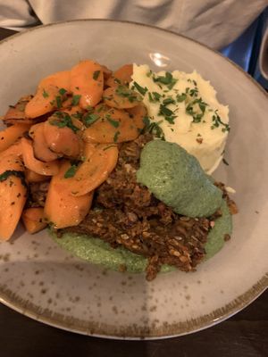 Linsenbraten mit Grüner Soße  at Försters in Berlin