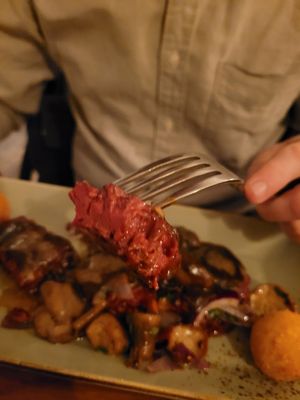 Medaillons von innen: super saftig! at Försters in Berlin