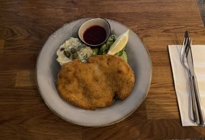 Wiener „Schnitzel“ mit Kartoffelsalat   at Försters in Berlin