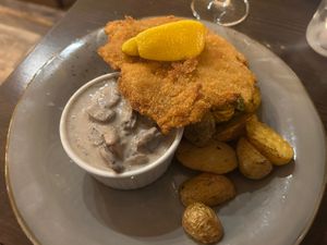 “Chicken” Schnitzel and mushroom sauce #Veganuary at Försters in Berlin