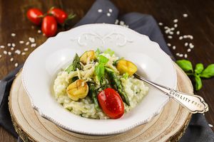 Risotto mit grünem Spargel und Saitlings-Muscheln  at Försters in Berlin