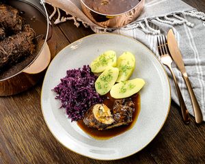 Rouladen mit Rotkraut und Kartoffeln at Försters in Berlin