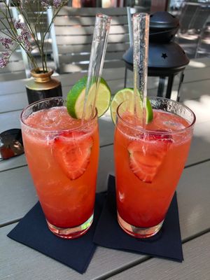 Erdbeer-Gin-Fizz at Försters in Berlin