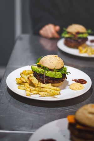 Cours "Cuisiner un burger de A à Z" - Photo : Marie Audo at Comme une Poule in Toulouse