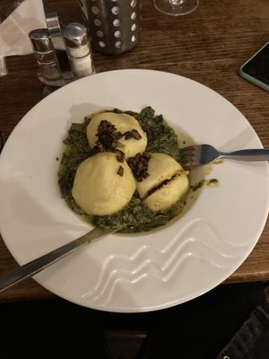 Tempeh-filled dumplings with spinach 🤤  at Vegalite in Brno