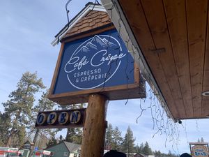 Sign at Café Crêpe in Big Bear Lake