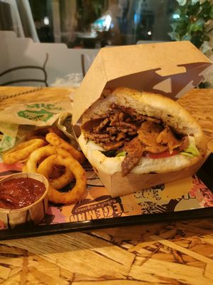 Exquisite kebab with Onion rings at Végéman in Strasbourg