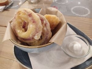 Veggie tempura 🥬🧅🍠 at Il Melograno in Trieste