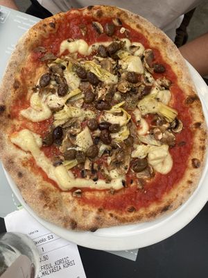 vegan pizza  at Il Melograno in Trieste