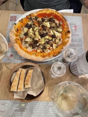 vegan pizza  at Il Melograno in Trieste