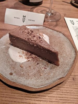 Banana chocolate cake #Veganuary at MESA Restaurant in Paris