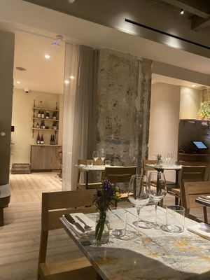 Great ambiance  at MESA Restaurant in Paris