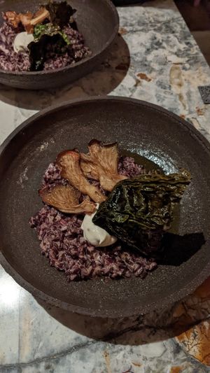  at MESA Restaurant in Paris