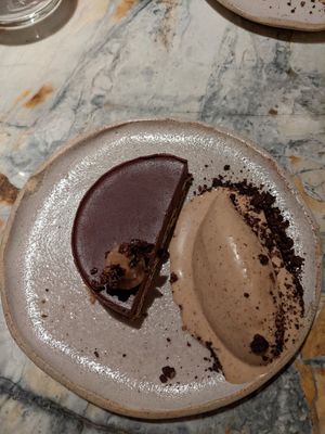  at MESA Restaurant in Paris