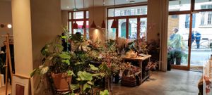 Flower  at MESA Restaurant in Paris