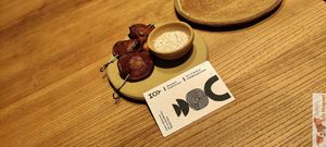 APPETIZER
Roasted shiitake
Shiitake lacquered with soy caramel & amaranth popcorn at MESA Restaurant in Paris