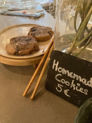  at MESA Restaurant in Paris