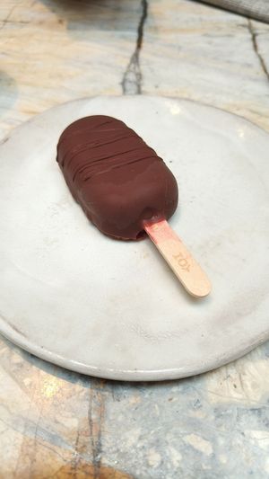  at MESA Restaurant in Paris