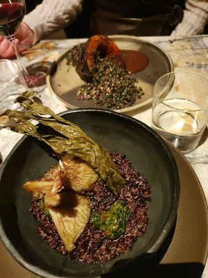 Mains (Feb 6th) at MESA Restaurant in Paris