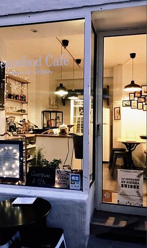 Entrance and outdoor seating  at Peacefood Cafe in Montpellier