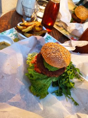 Burger Mexicain at Peacefood Cafe in Montpellier