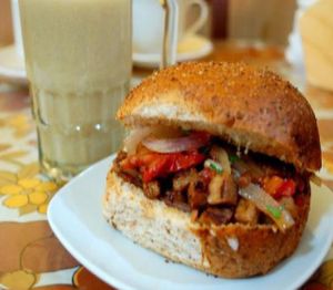 The 'Lomitovell', a 'Saltado' in a bun by chica vegan at Sabor y Vida in Lima