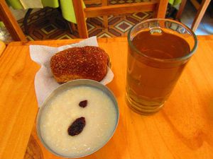 Bread, dessert and drink at Sabor y Vida in Lima