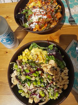 Vegan Bowl sesam and spicy at Ma'loa in Hamburg