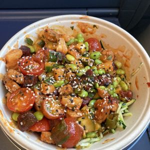 Bowl with vegan chicken and Korean love sauce  at Ma'loa in Hannover