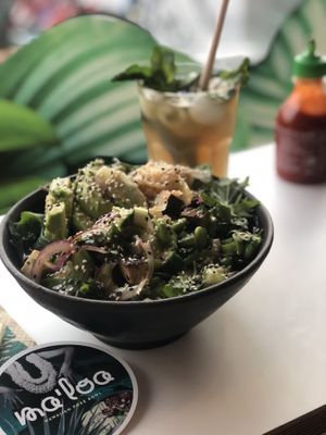 Bowl with rice, avo, tofu, spring unions, cucumber, coriander, salad and miso sauce. at Ma'loa in Cologne
