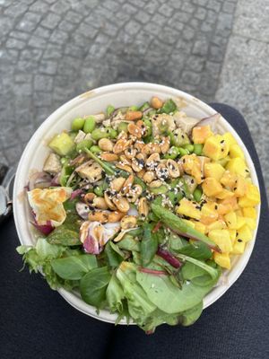 Sesam Me Bowl with sushi rice & peanut sauce (13€)  at Ma'loa in Cologne