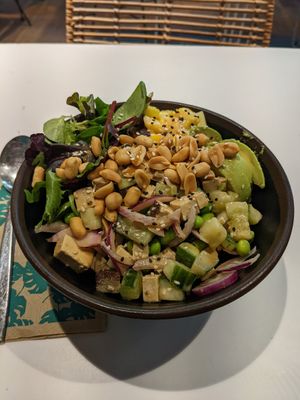 Tofu Sesame Bowl with extra Avocado at Ma'loa - Hausvogteiplatz in Berlin