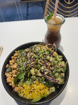 Tofu Sesame Bowl and Homemade Iced Tea   at Ma'loa - Hausvogteiplatz in Berlin