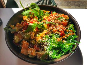 vegan poke bowl at Ma'loa - Hausvogteiplatz in Berlin