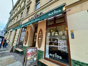 outside #Veganuary at Ma'loa - Oranienburger in Berlin