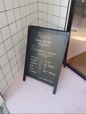 Menu et infos at Putsch in Montreuil