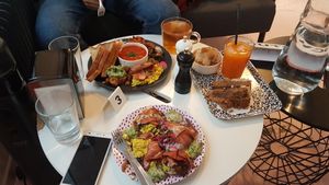 Brunch + pancakes + Carrot cake + pear cake and carrot/orange/ginger juice at Putsch in Montreuil