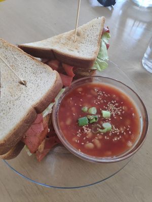 Bacon toast at Putsch in Montreuil