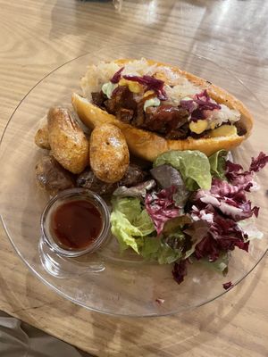 NY-DOG w potatoes and salad, and ketchup   at Putsch in Montreuil